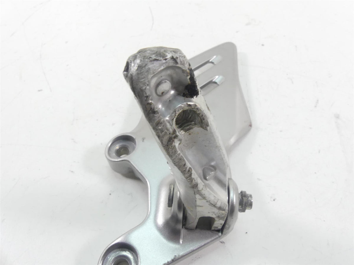 2022 Yamaha MT09 FZ09 Left Front Footpeg & Mount B7N-27442-00-00 {{ shop.shopifyCountryName }} - Mototech271