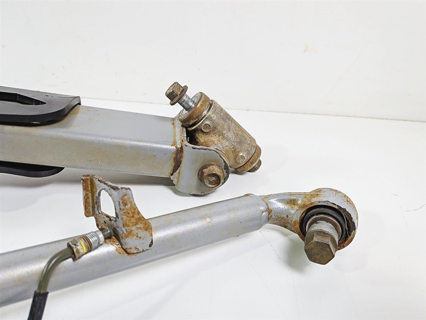 2020 Honda Talon SXS1000 S2R 1000R Rear Right Trailing Arm Spindle 52350-HL6-A10 {{ shop.shopifyCountryName }} - Mototech271