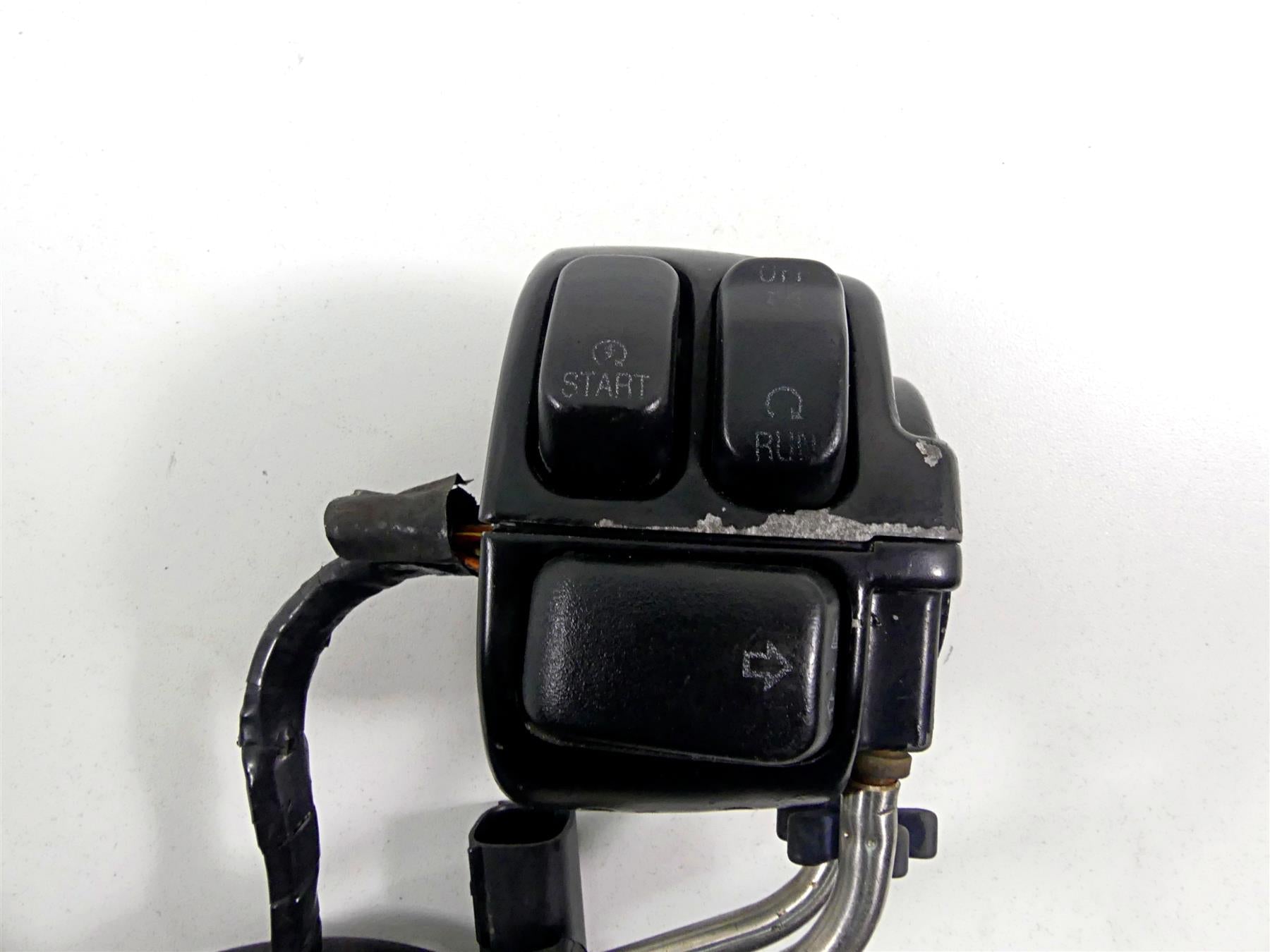 2014 Harley VRSCF Muscle V-Rod Right Hand Control Switch 71684-06A 71683-06A {{ shop.shopifyCountryName }} - Mototech271