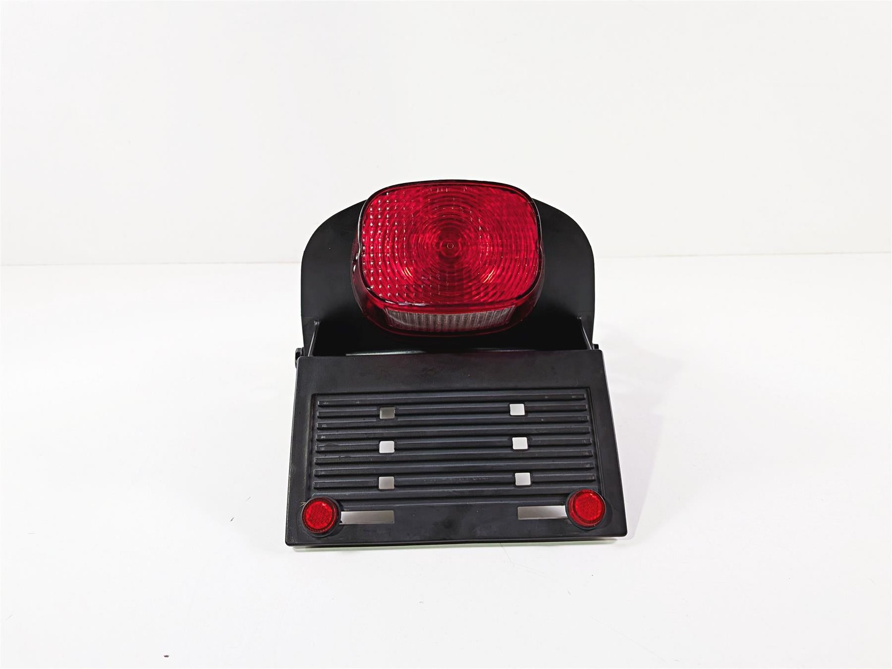 2011 Harley FXDF Dyna Fat Bob Rear Taillight & Plate Holder 60250-08A {{ shop.shopifyCountryName }} - Mototech271