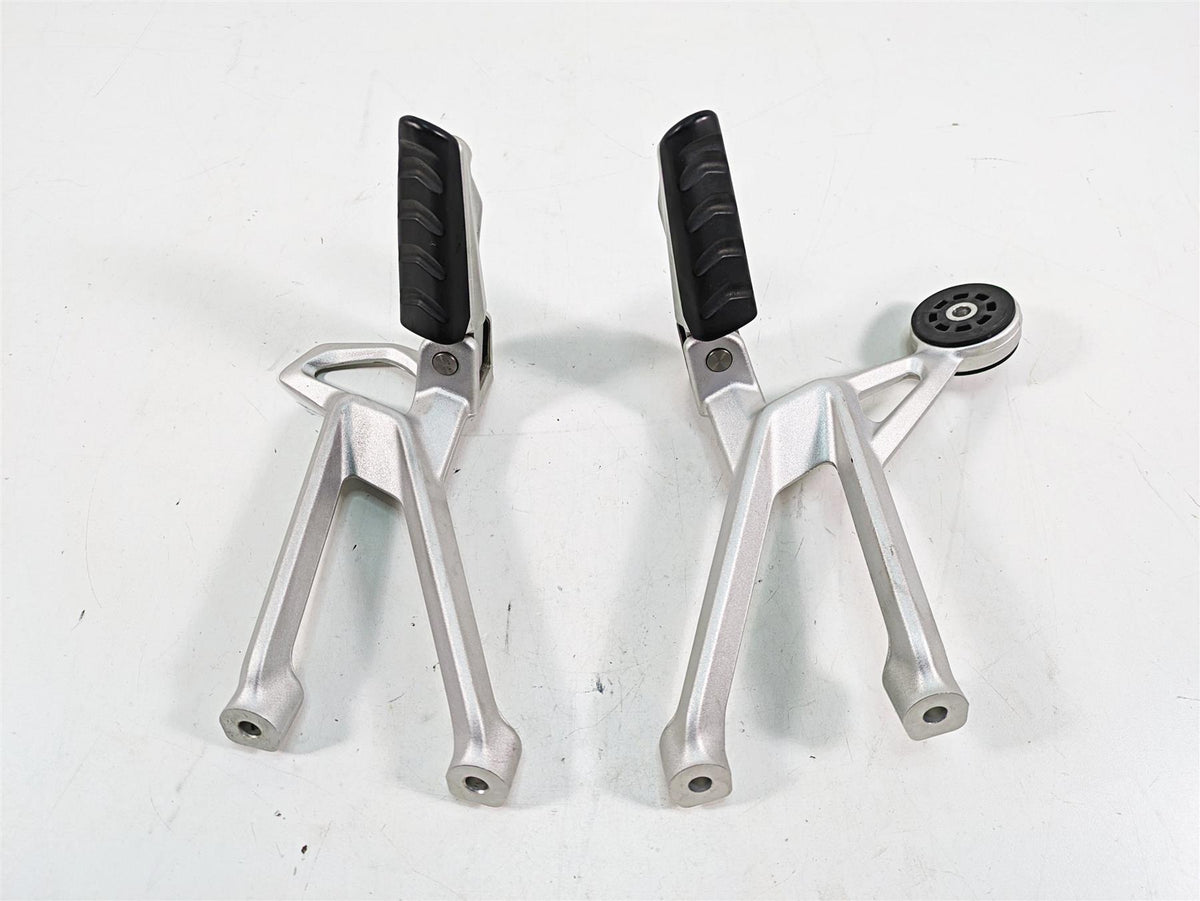 2016 BMW R1200R K53 Rear Passenger Foot Peg Rest Set 46718540798 46718540799 {{ shop.shopifyCountryName }} - Mototech271