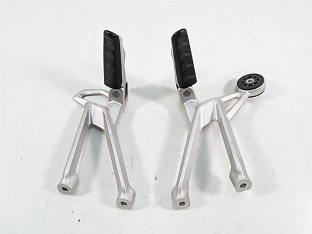 2016 BMW R1200R K53 Rear Passenger Foot Peg Rest Set 46718540798 46718540799 {{ shop.shopifyCountryName }} - Mototech271