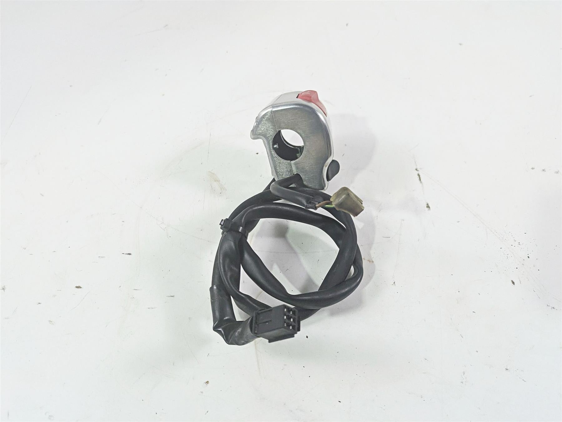 2006 Yamaha XVS650 V-Star Classic Right Hand Control Switch 5KS-83975-10-00 {{ shop.shopifyCountryName }} - Mototech271