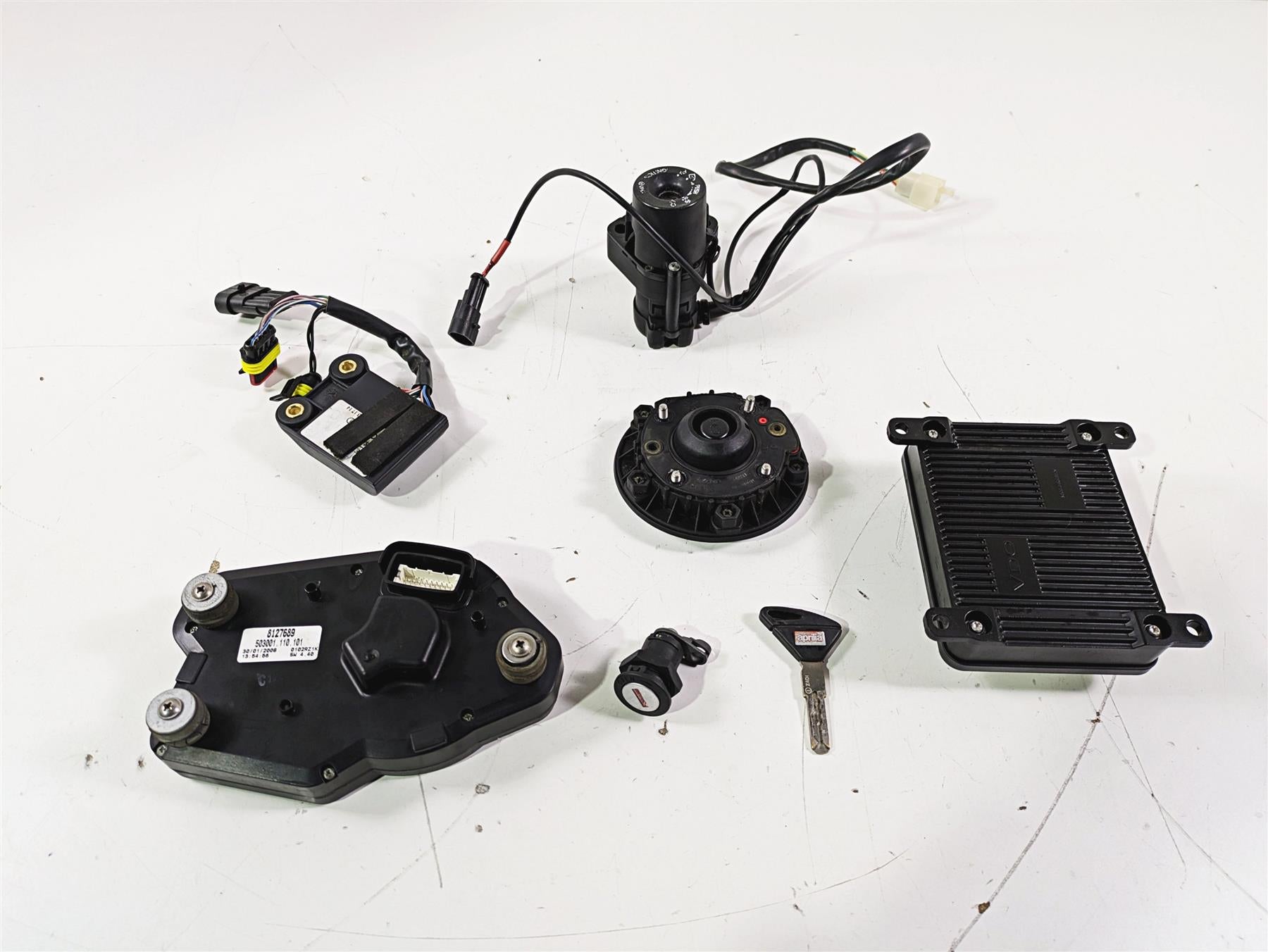 2008 Aprilia RSVR 1000 Factory Gauge Cdi Immobilizer Key Set AP8127689 AP0266536 {{ shop.shopifyCountryName }} - Mototech271