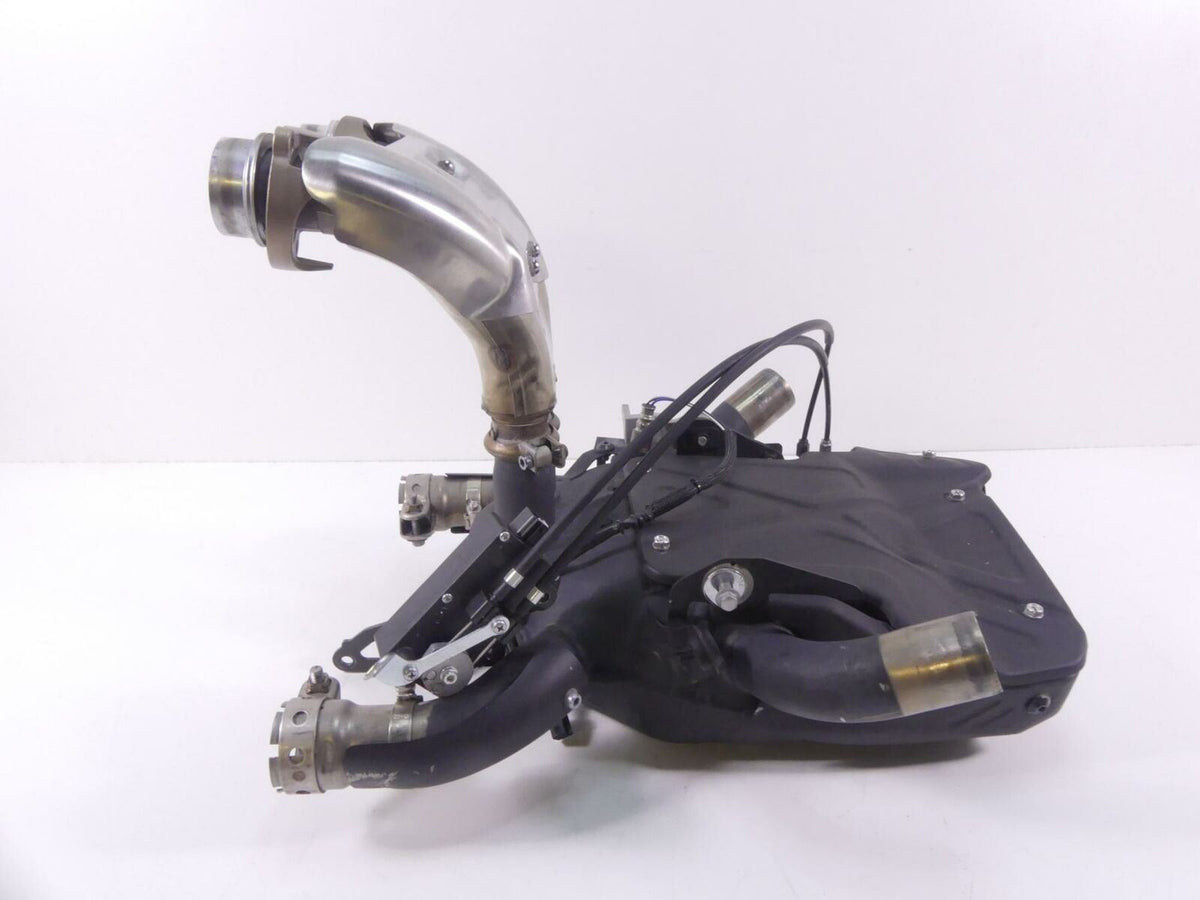 2019 Yamaha VMX17 V-Max 1700 Exhaust Chamber Header Manifold Pipe 2S3-14701-50-0 {{ shop.shopifyCountryName }} - Mototech271