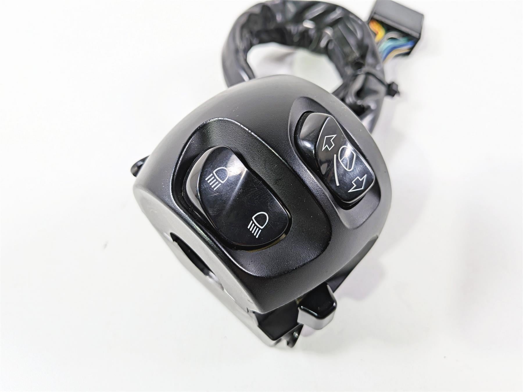 2013 Victory Vision Tour Left Hand Windshield Light Control Switch 4011993 {{ shop.shopifyCountryName }} - Mototech271