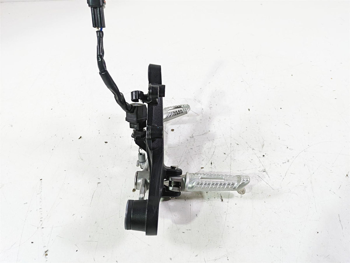 2023 Triumph Street Triple 765 RS Right Rider Footpeg & Brake Pedal T2082484 {{ shop.shopifyCountryName }} - Mototech271