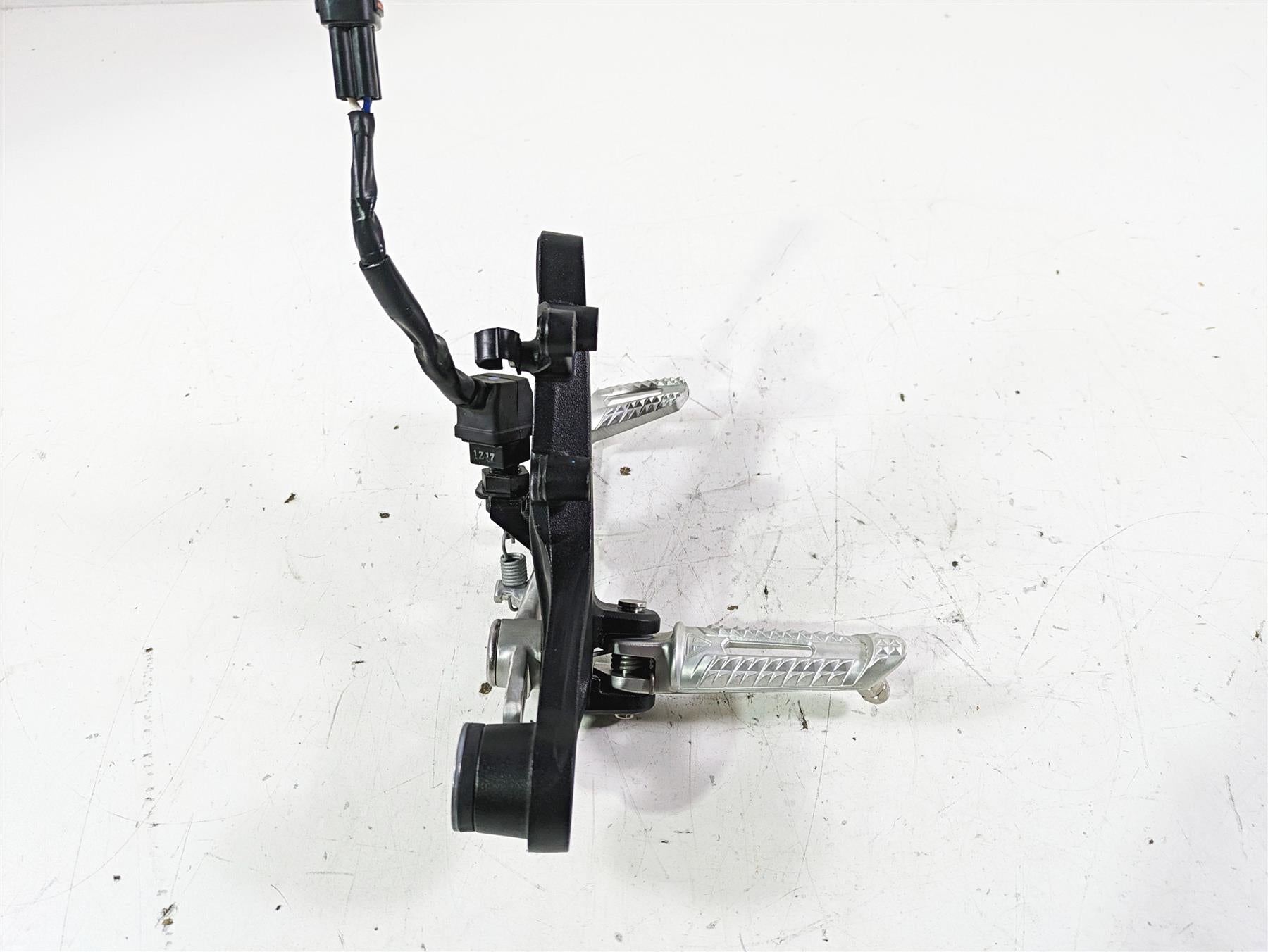 2023 Triumph Street Triple 765 RS Right Rider Footpeg & Brake Pedal T2082484 {{ shop.shopifyCountryName }} - Mototech271
