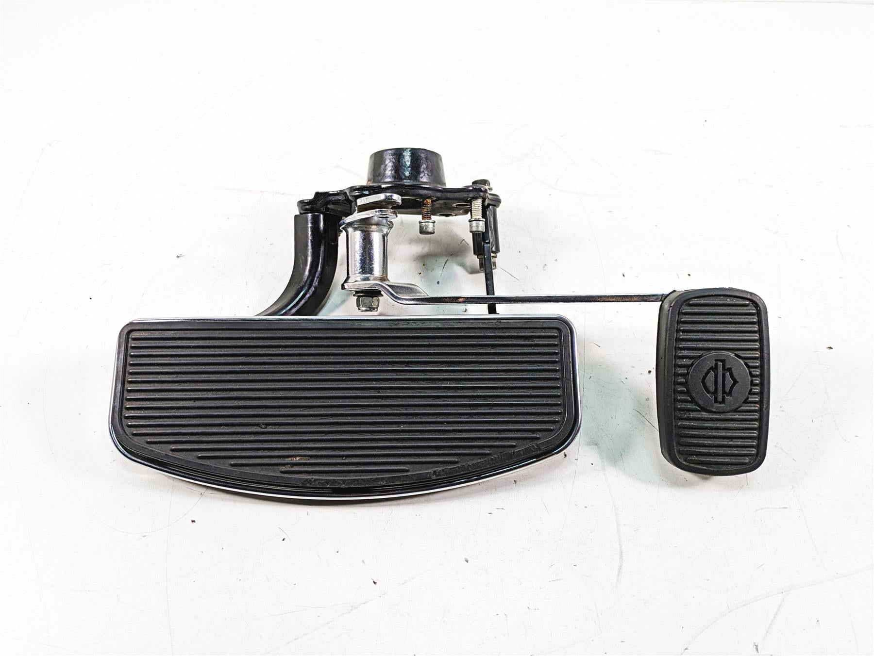2011 Harley Touring FLHR Road King Front Right Floorboard Brake Pedal 50621-06 | Mototech271