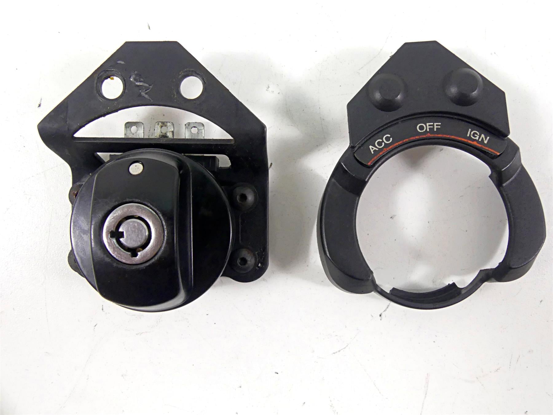 2013 Harley VRSCF Muscle Vrod Ignition Switch Key Lock Set - Vin 70020-05