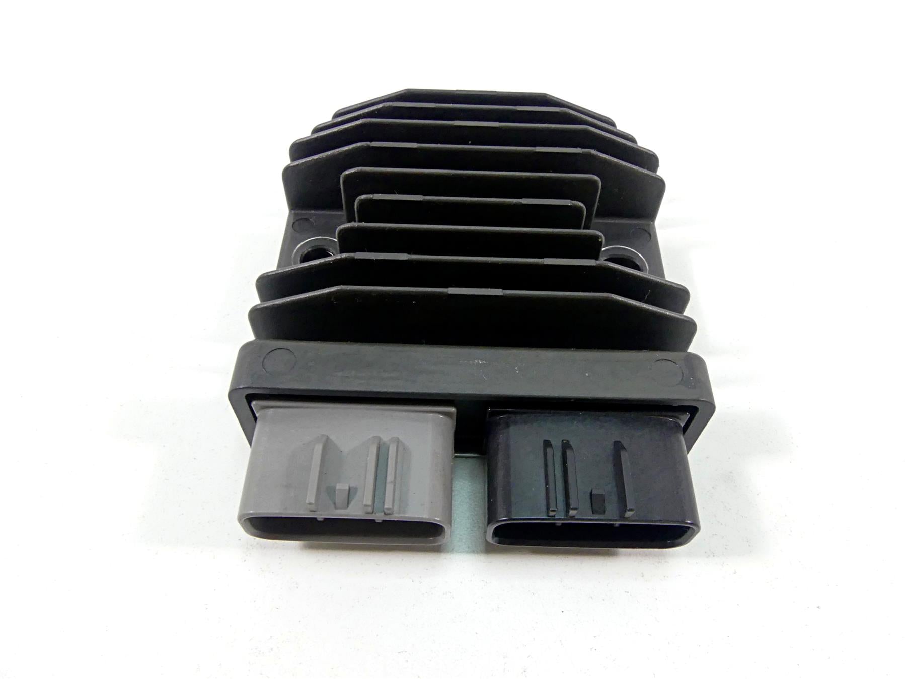 2022 Triumph Speed Triple 1200 RS Rectifier Voltage Regulator T1300679 FH027AA {{ shop.shopifyCountryName }} - Mototech271