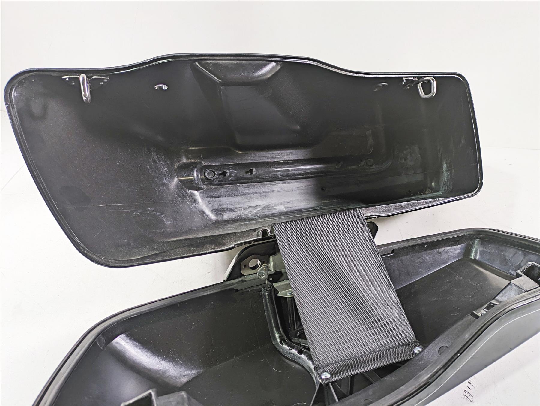 2020 Harley Touring FLHT Electra Glide Left Saddlebag Saddle Bag - Read 90200414 {{ shop.shopifyCountryName }} - Mototech271