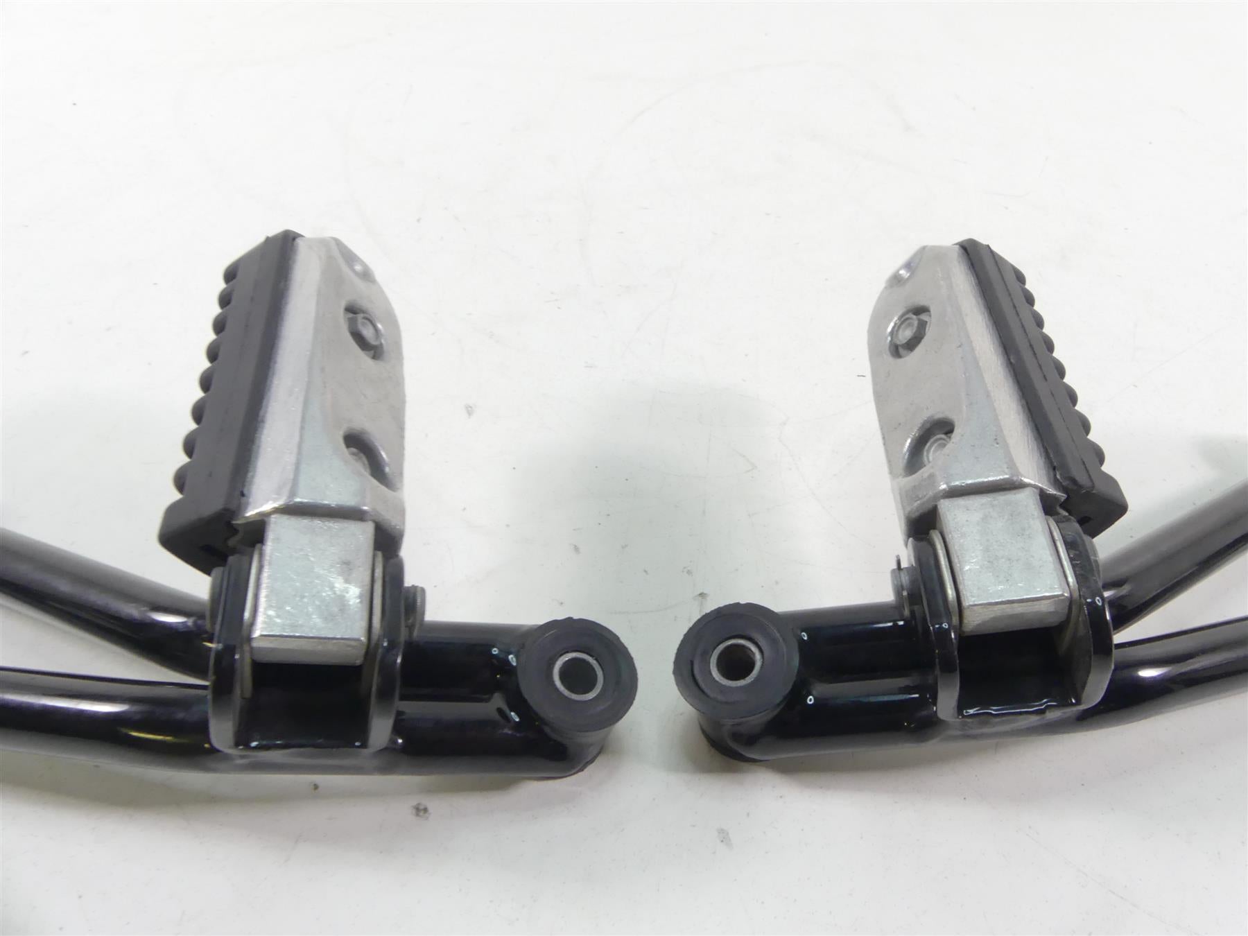 2019 Moto Guzzi V7 III Stone 750 Rear Passenger Footpeg Set 2B003190 2B003189 {{ shop.shopifyCountryName }} - Mototech271
