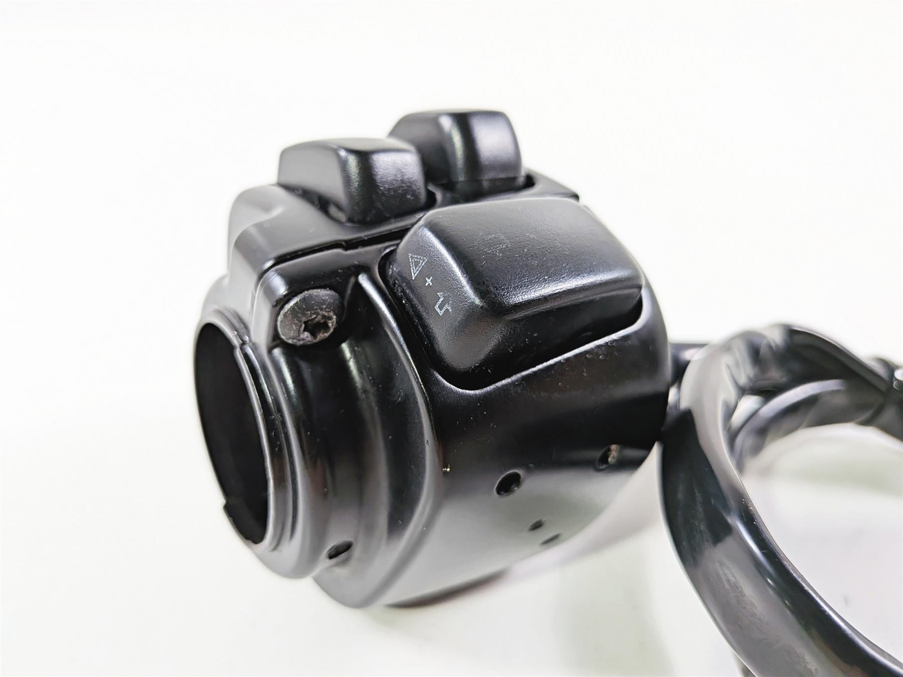 2006 Harley Sportster XL883 Low Left Hand Control Switch 71682-06A 71685-06A {{ shop.shopifyCountryName }} - Mototech271