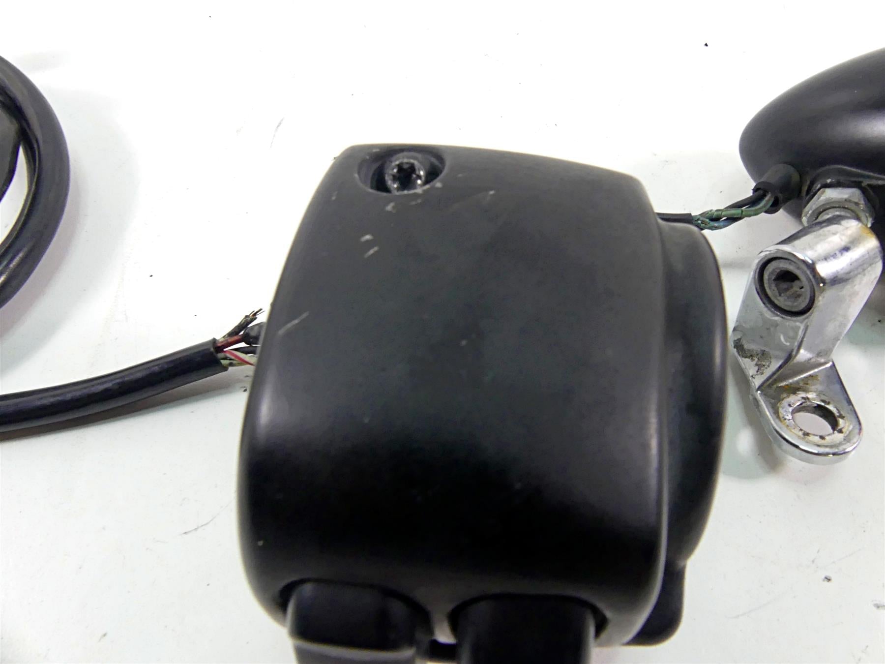 2011 Harley Softail FXS Blackline Right Control Switch + Blinker - Read 72952-11 {{ shop.shopifyCountryName }} - Mototech271