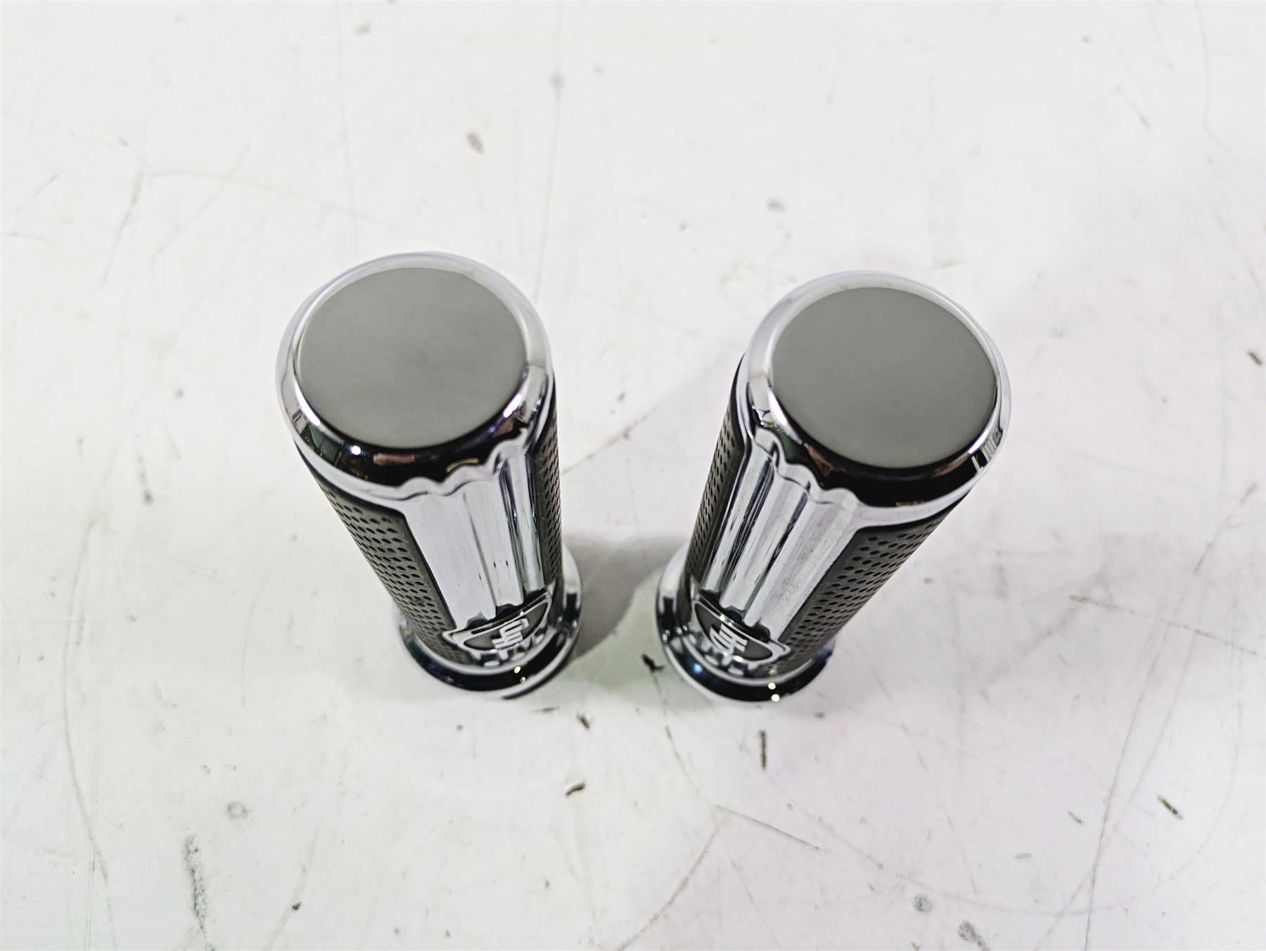 2015 Harley Touring FLHTKL E -Glide Low Defiance Hand Grips Set 56100158 {{ shop.shopifyCountryName }} - Mototech271
