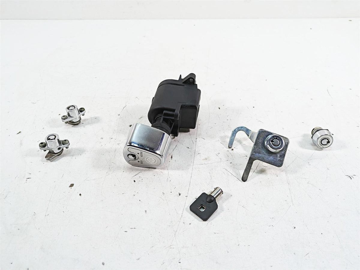 2008 Harley FLHTCU Electra Glide Ignition Switch Key Lock Set 71572-06 {{ shop.shopifyCountryName }} - Mototech271