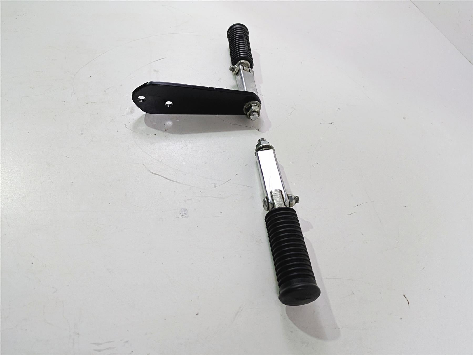 2008 Harley FXDL Dyna Low Rider 105TH Highway Footpeg Rest Set 49354-01 {{ shop.shopifyCountryName }} - Mototech271