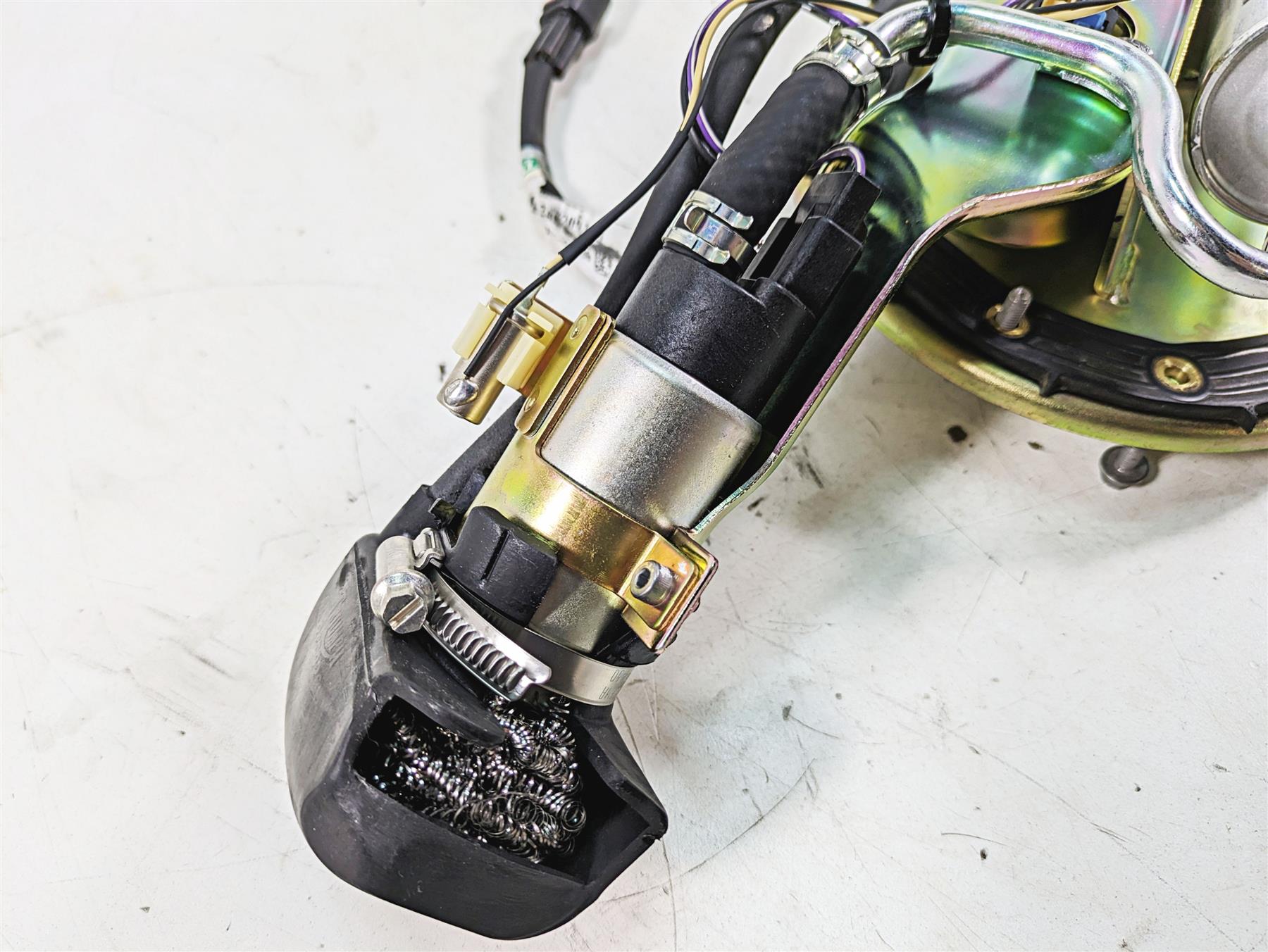 2011 Triumph America Fuel Gas Petrol Pump - Tested T2406008 T2403135 {{ shop.shopifyCountryName }} - Mototech271