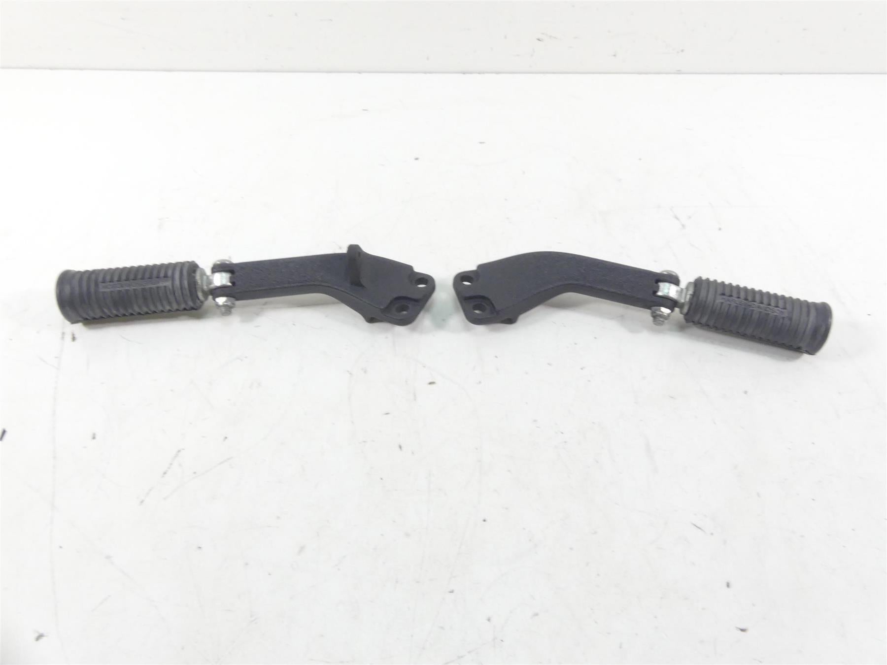 2009 Harley FXDF Dyna Fat Bob Nice Rear Passenger Footpeg Set 49224-06A 49230-06 | Mototech271
