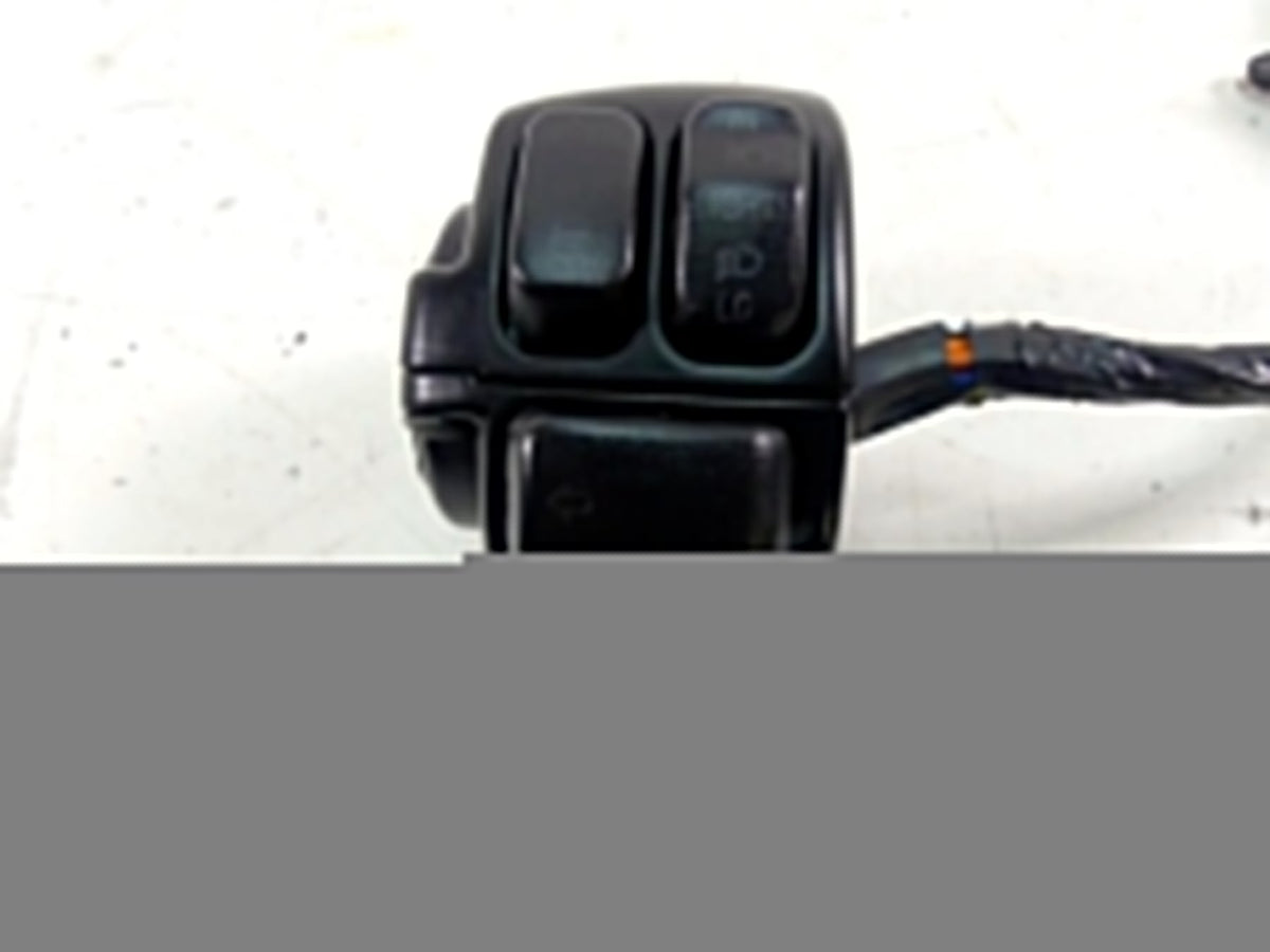 2010 Harley Touring FLHRC Road King Left Hand Control Switch 71682-06A 71685-06A {{ shop.shopifyCountryName }} - Mototech271