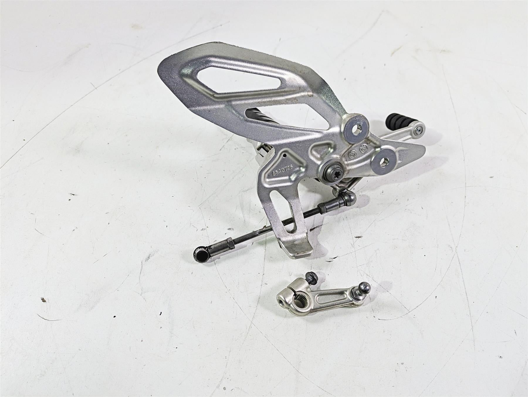 2016 BMW R1200RS K54 Left Rider Footpeg Set & Shifter 46718540796 {{ shop.shopifyCountryName }} - Mototech271