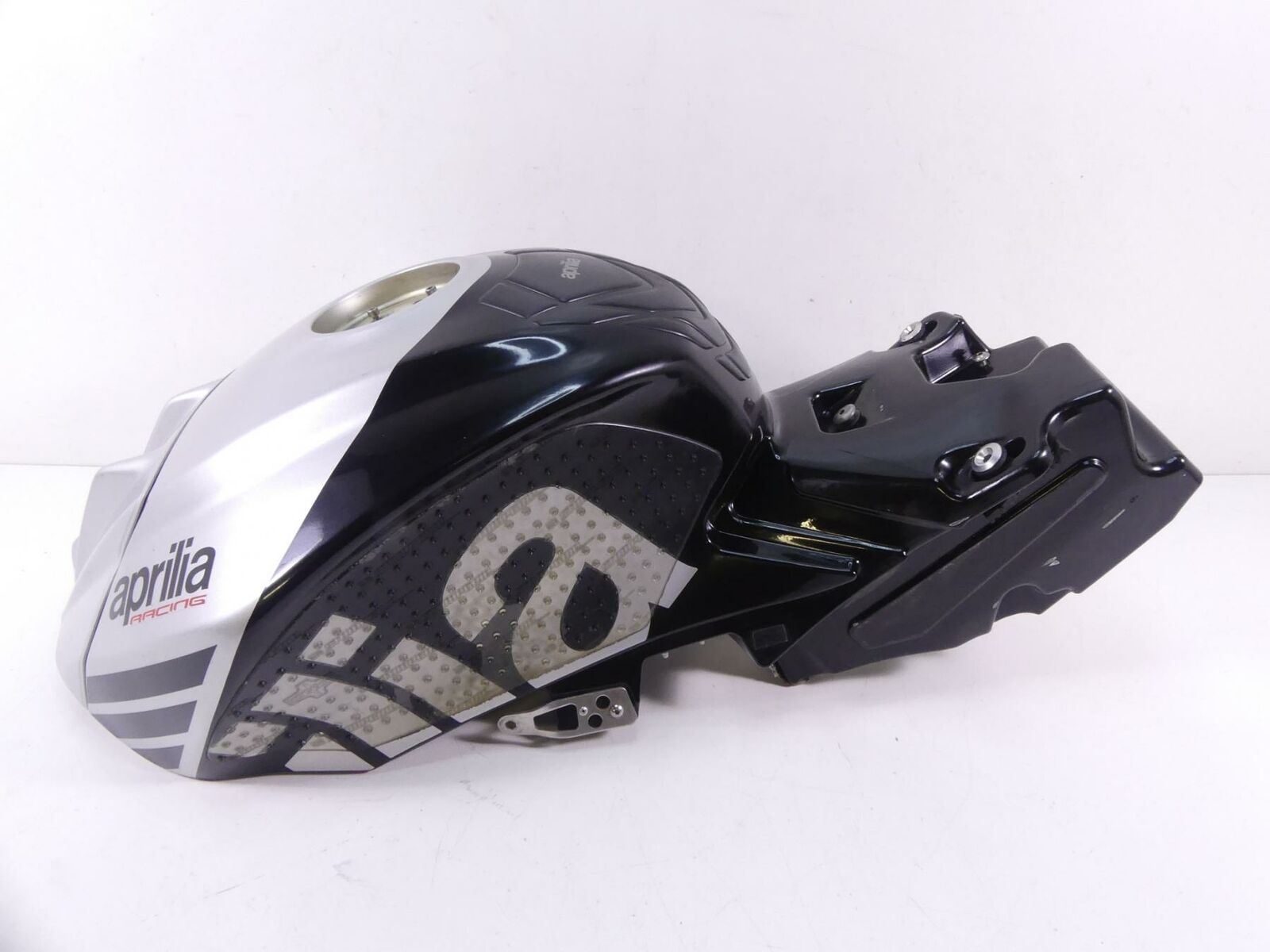 2016 Aprilia RSV 1100 Tuono V4 RR Fuel Gas Petrol Tank & Cover 2H000880000Z4 {{ shop.shopifyCountryName }} - Mototech271