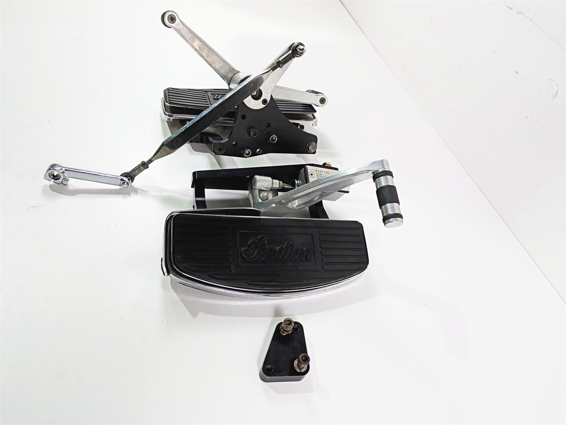 2002 Indian Spirit Deluxe Front Floorboards & Pedal 46-002 41-338 41-327 41-333 {{ shop.shopifyCountryName }} - Mototech271