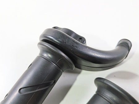 2011 Ducati Streetfighter 1098 S Throttle Handle & Grip Set 65420161A {{ shop.shopifyCountryName }} - Mototech271