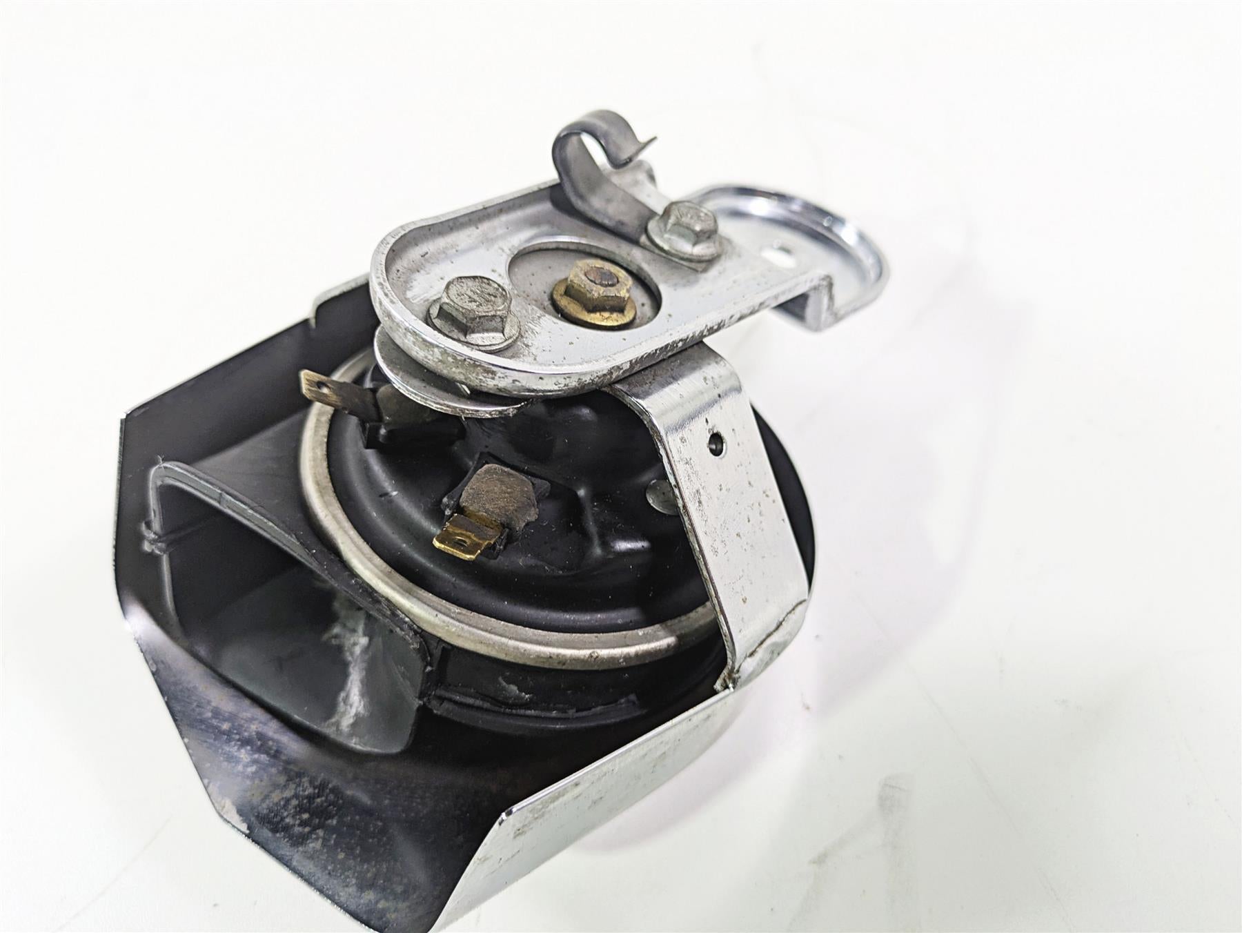 1996 Harley Touring FLHTCUI Electra Glide Horn With Chrome Cover 61300478A {{ shop.shopifyCountryName }} - Mototech271