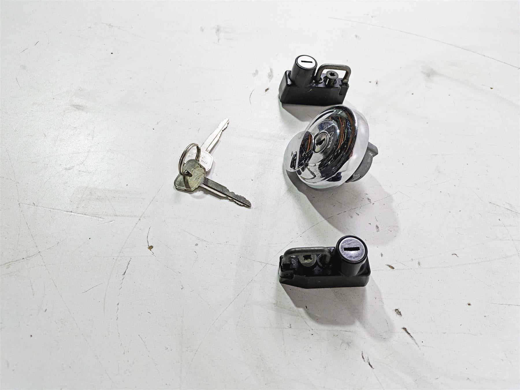 2004 Yamaha XVZ1300 Royal Star Gas Cap Helmet Locl & Key Set {{ shop.shopifyCountryName }} - Mototech271
