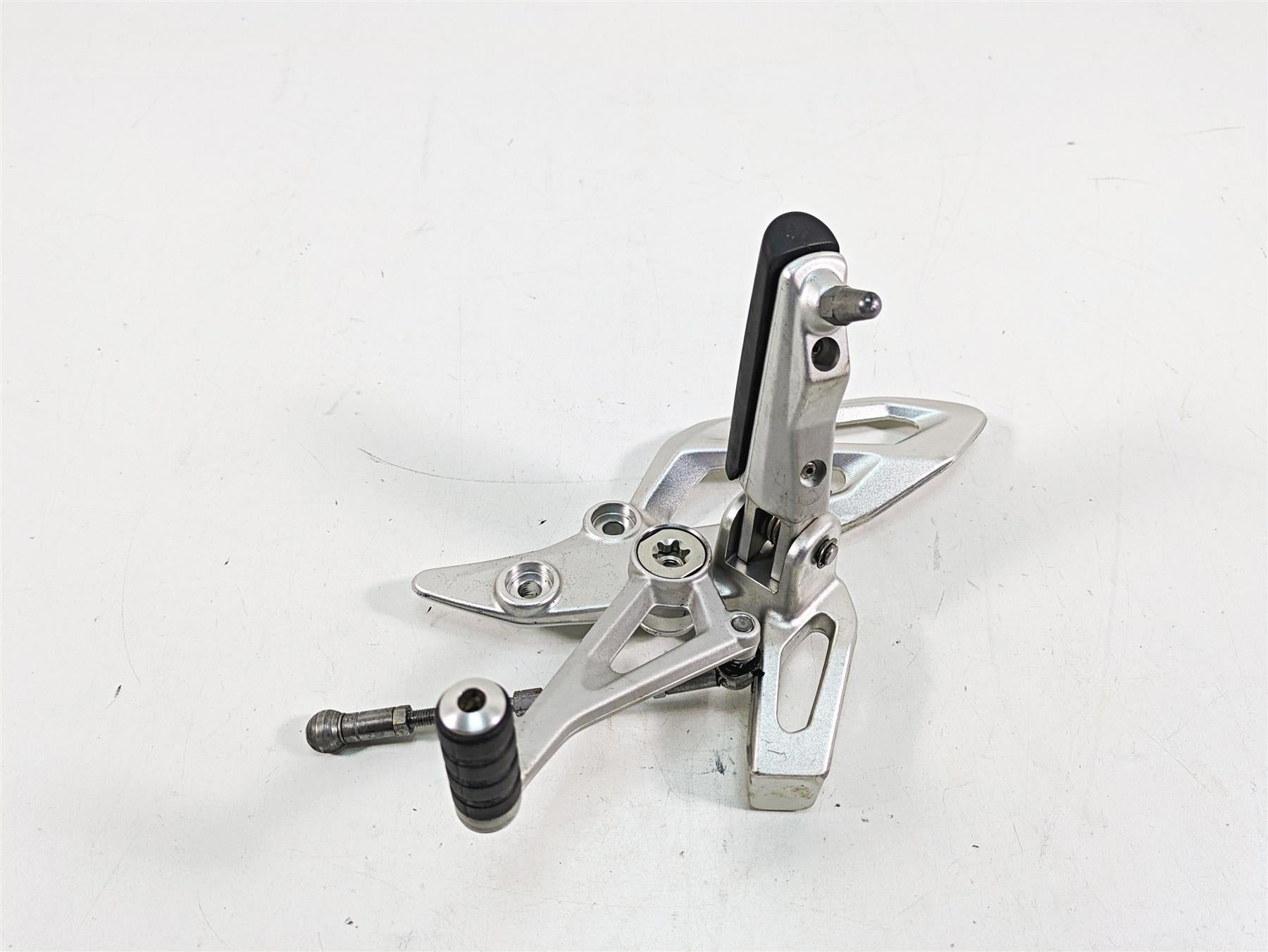 2016 BMW R1200R K53 Left Rider Footpeg & Shifter Shift Lever Set 46718540796 {{ shop.shopifyCountryName }} - Mototech271