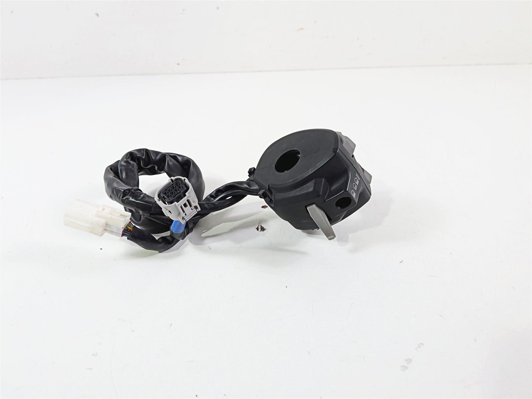 2022 Kawasaki ZX10R ZX1000 Ninja Left Hand Light Control Switch 46091-0576 {{ shop.shopifyCountryName }} - Mototech271