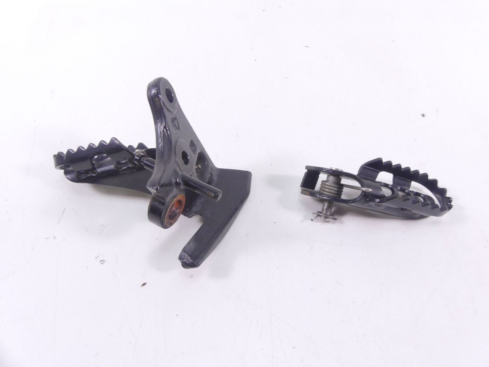 2017 BMW F800GS K72 Front Left Right Footpeg Pegs Set 46717701199 46717701200 {{ shop.shopifyCountryName }} - Mototech271