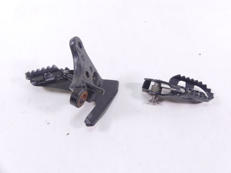 2017 BMW F800GS K72 Front Left Right Footpeg Pegs Set 46717701199 46717701200 {{ shop.shopifyCountryName }} - Mototech271