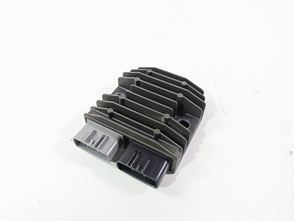 2009 Yamaha FZ1 FZS10 Fazer Rectifier Voltage Regulator FH012AA 1D7-81960-01-00 {{ shop.shopifyCountryName }} - Mototech271