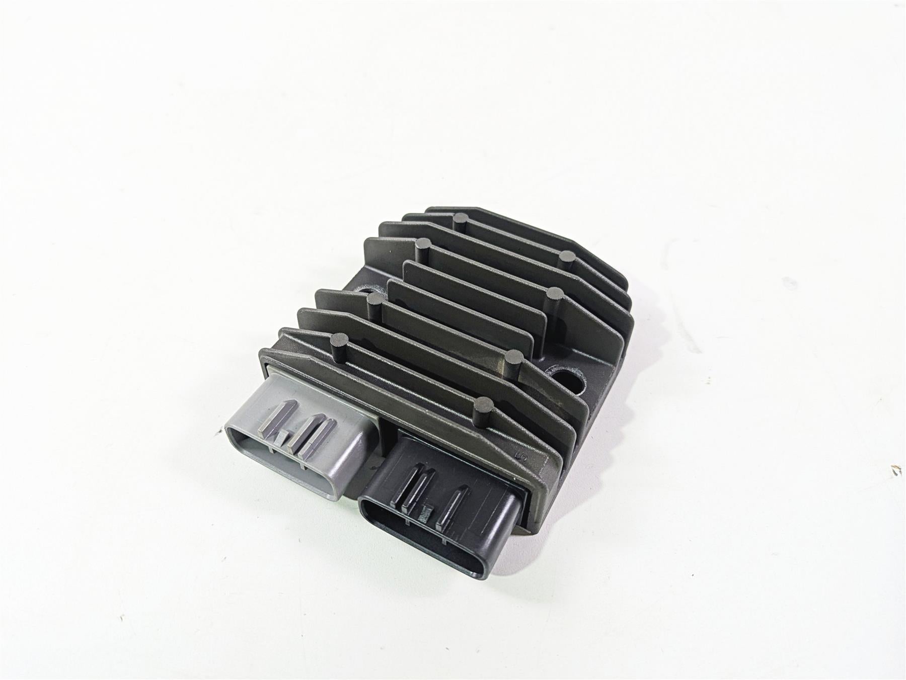 2009 Yamaha FZ1 FZS10 Fazer Rectifier Voltage Regulator FH012AA 1D7-81960-01-00 {{ shop.shopifyCountryName }} - Mototech271