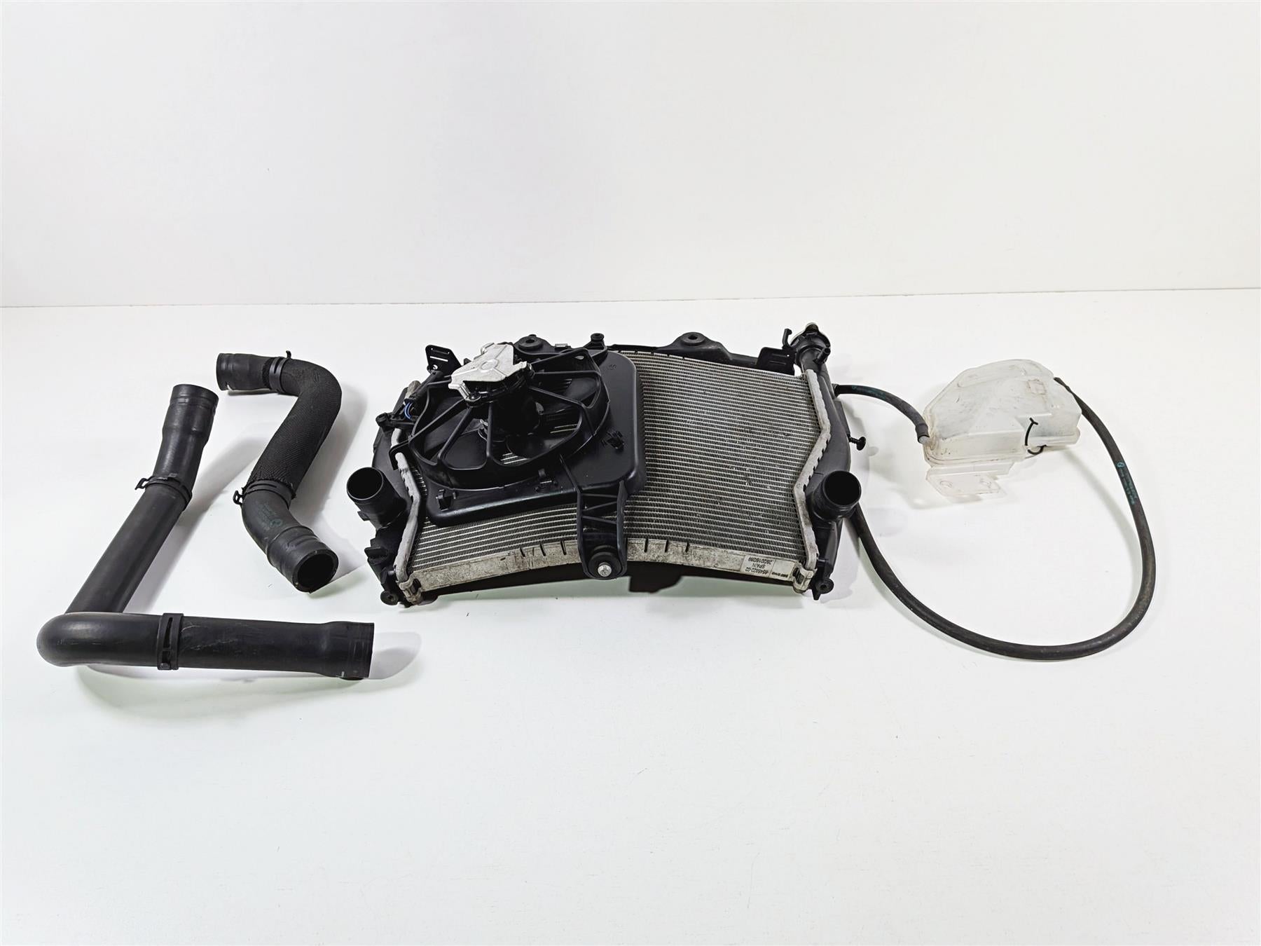 2017 BMW S1000RR K46 Radiator Fans Reservoir And Hoses - No Leaks 17118546822 {{ shop.shopifyCountryName }} - Mototech271