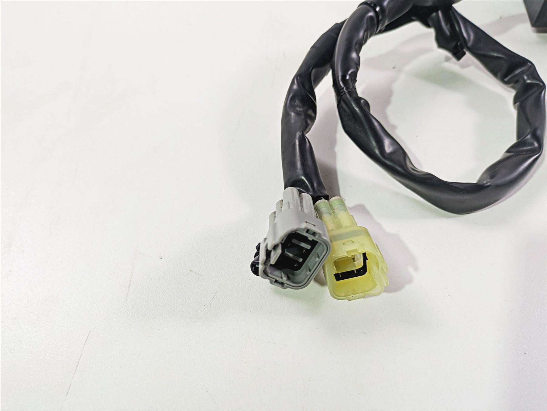 2020 Kawasaki Z900 ZR900 Left Blinker Hand Control Switch - Read 46091-0492 {{ shop.shopifyCountryName }} - Mototech271