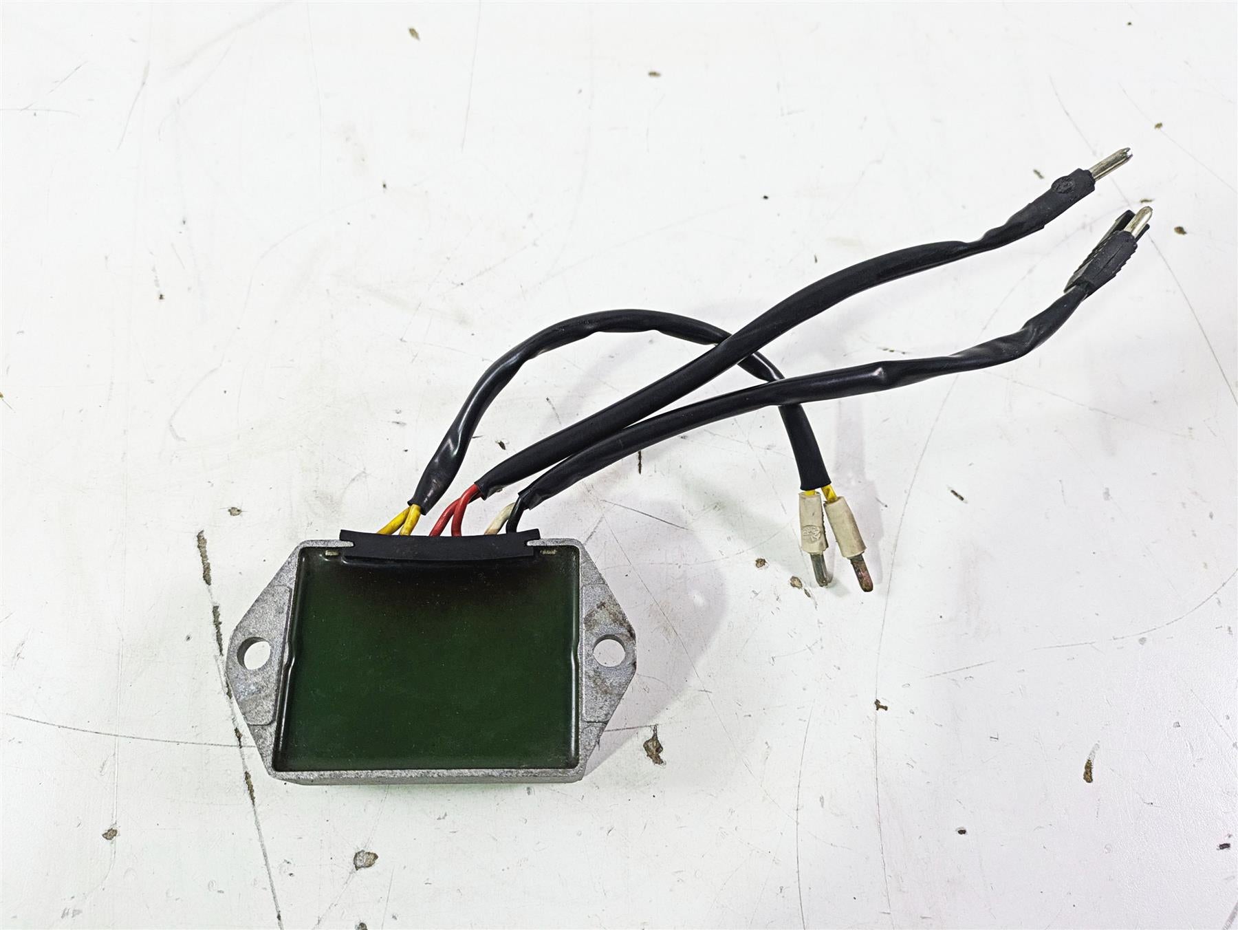 1998 Moto Guzzi California 1100 EV Rectifier Voltage Regulator GU37703805 {{ shop.shopifyCountryName }} - Mototech271