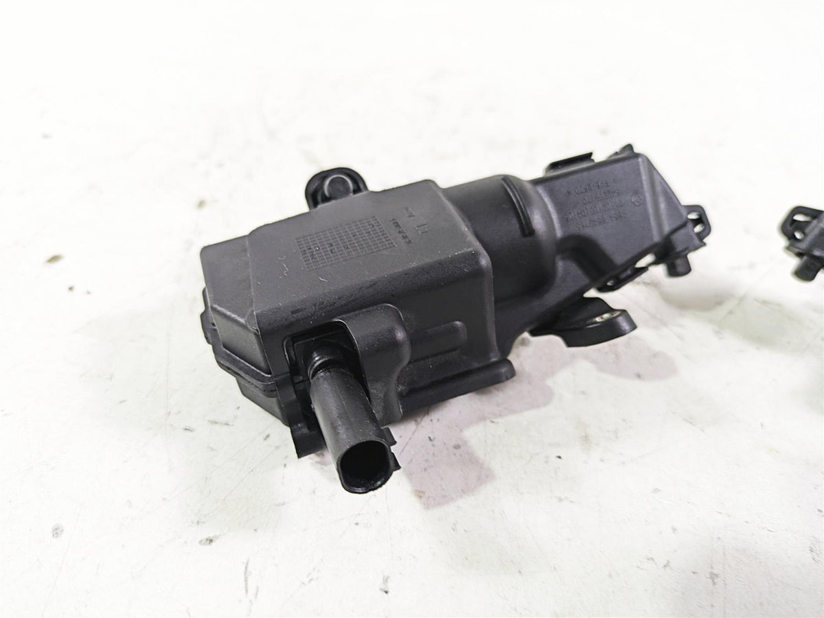 2022 BMW R1250 RT K052 Saddlebag Saddle Bag Lock Set 46547724037 {{ shop.shopifyCountryName }} - Mototech271