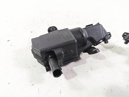 2022 BMW R1250 RT K052 Saddlebag Saddle Bag Lock Set 46547724037 {{ shop.shopifyCountryName }} - Mototech271