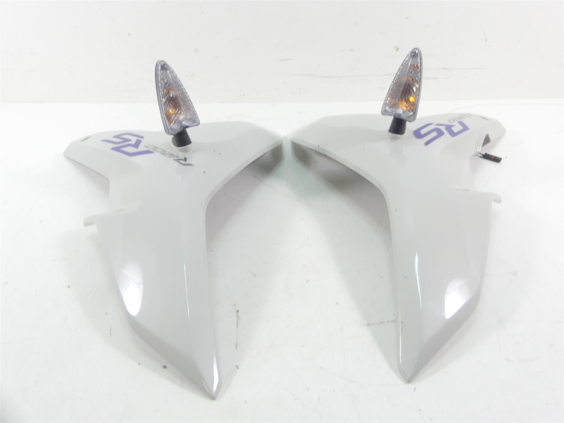 2016 BMW R1200RS K54 Between Leg Side Fairing Cover Set 46638545319 46638545320 {{ shop.shopifyCountryName }} - Mototech271