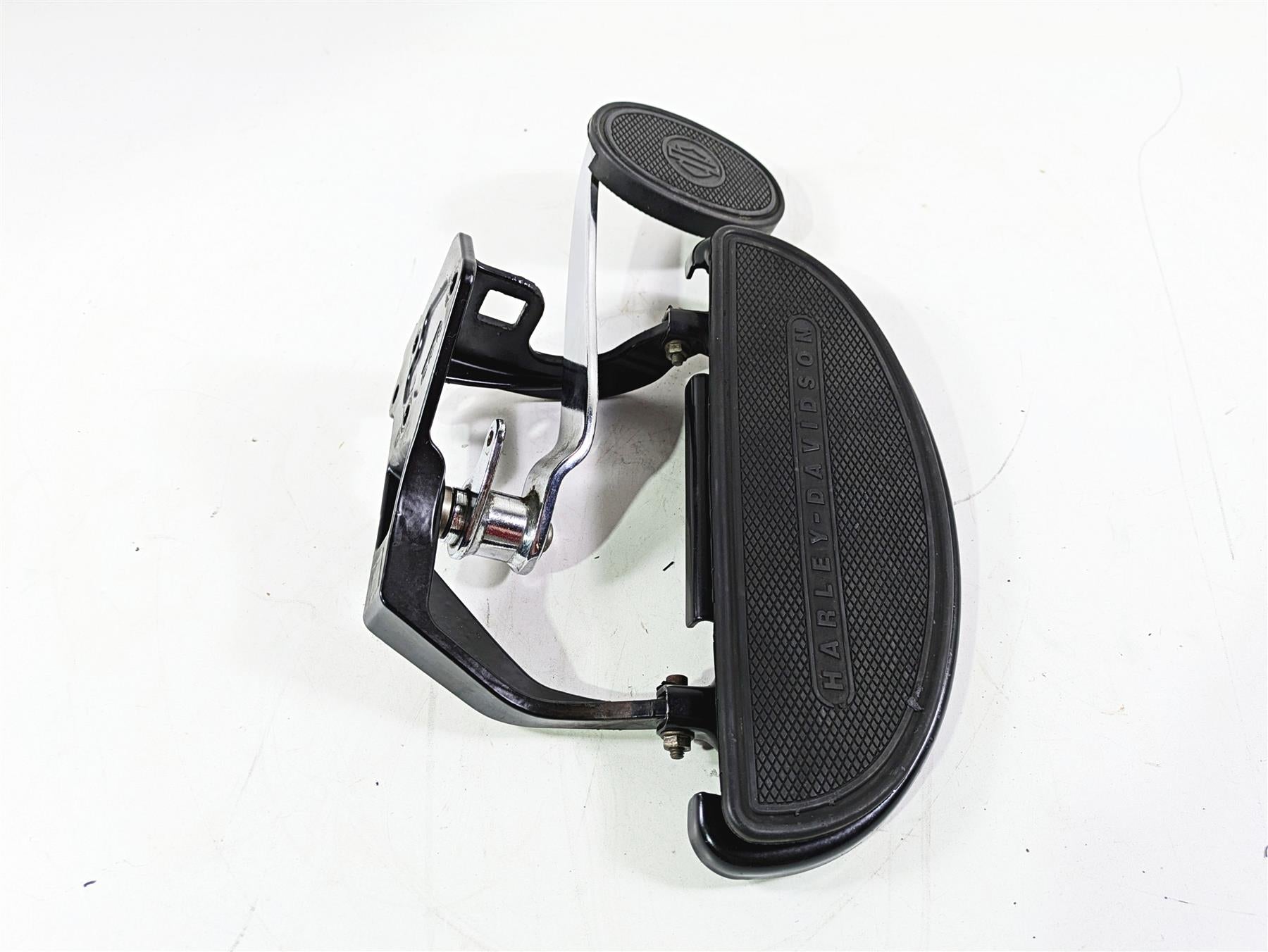 2008 Harley FLSTSB Cross Bones Right Floorboard & Brake Pedal Set 50600026 {{ shop.shopifyCountryName }} - Mototech271