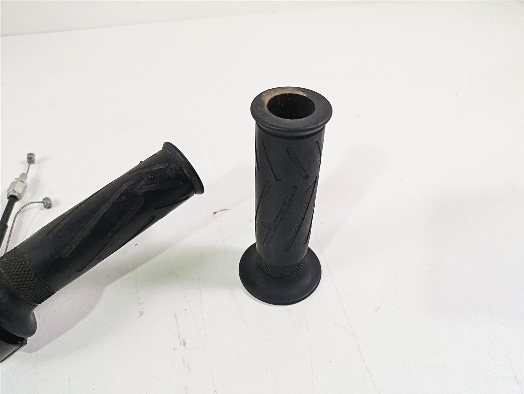 2009 Yamaha FZ1 FZS10 Fazer Hand Throttle Grip Cable Set 3LN-26281-01-00 {{ shop.shopifyCountryName }} - Mototech271
