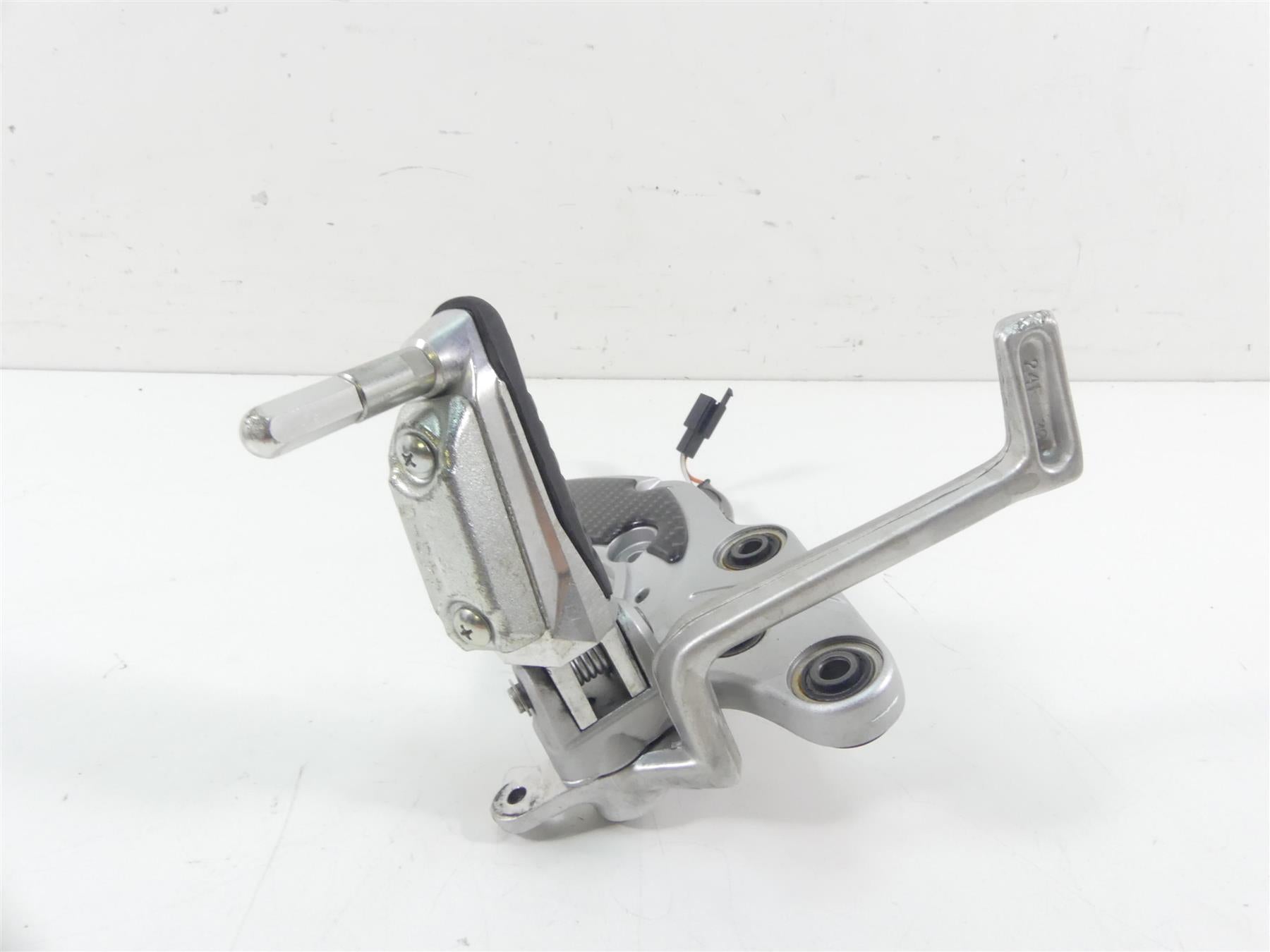 2020 Suzuki GSX1300 R Hayabusa Right Front Footpeg & Brake Pedal 43510-15H00 {{ shop.shopifyCountryName }} - Mototech271