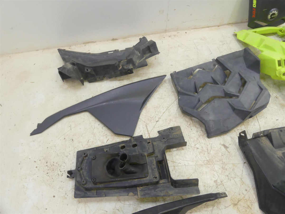 2020 Can Am Maverick X3 XMR Turbo RR Plastic Fairing Fuel Tank Set 709000706 {{ shop.shopifyCountryName }} - Mototech271