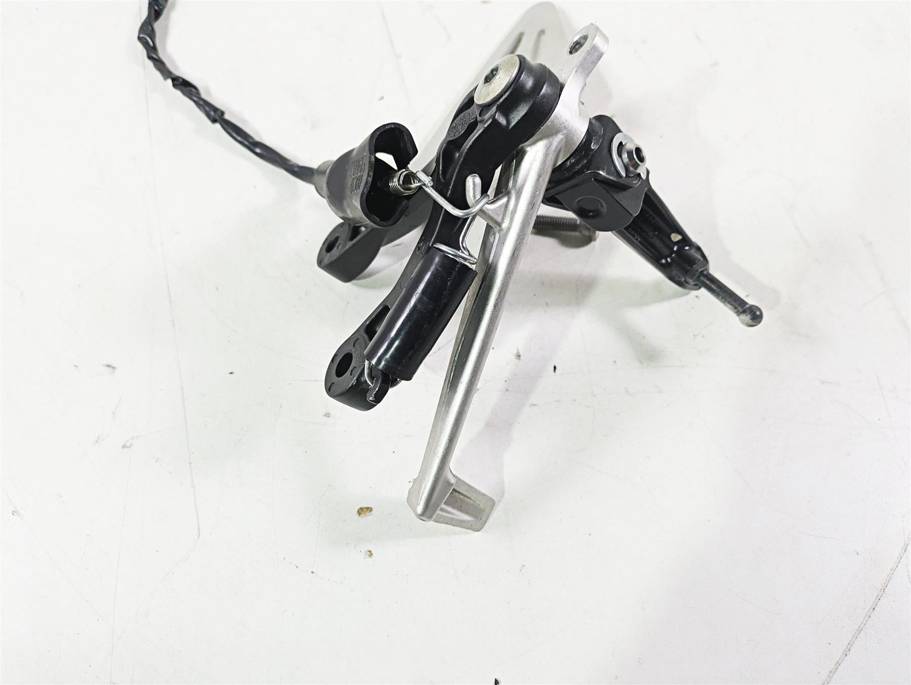 2020 Kawasaki ZX6R Ninja Right Foot Peg Brake Pedal Lever 35063-0590-18R {{ shop.shopifyCountryName }} - Mototech271