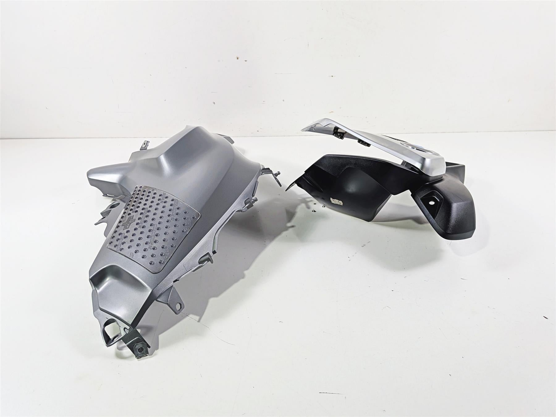 2016 BMW R1200 GS K50 Left Tank Side Main Fairing Emblem Set 46638533679 {{ shop.shopifyCountryName }} - Mototech271