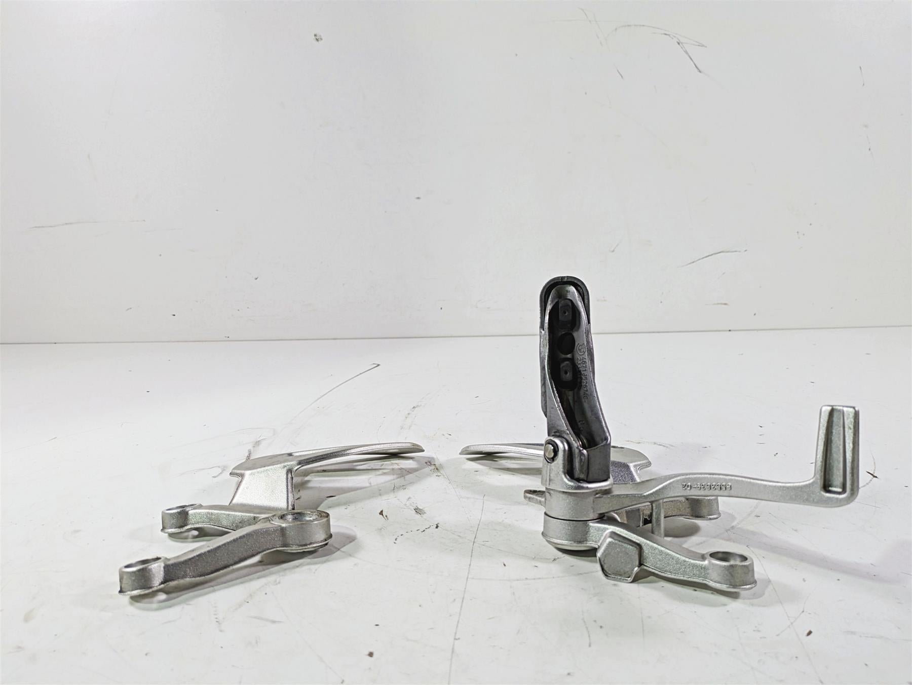 2019 BMW S1000XR K49 Right Rider Footpeg & Brake Pedal Set - Read 46718553836 {{ shop.shopifyCountryName }} - Mototech271